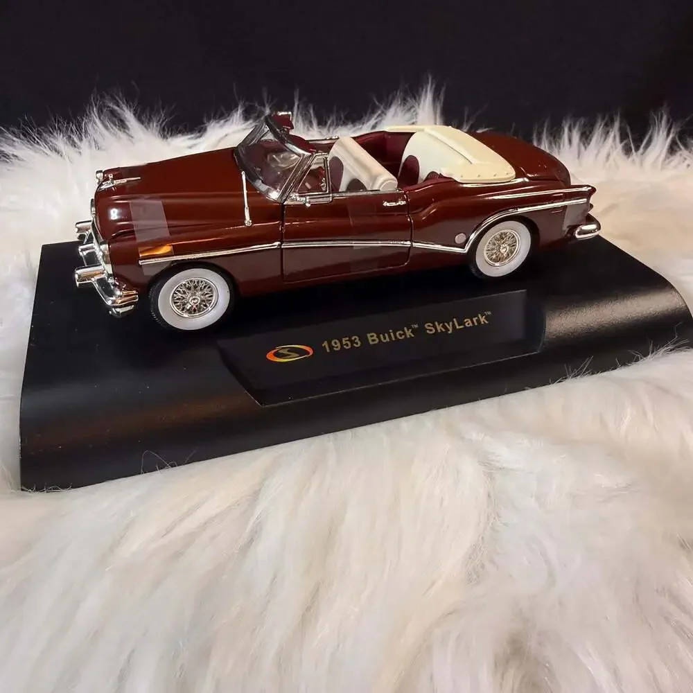 Signature Models 1:32 Scale 1953 Buick Skylark Convertible Diecast Model Car
